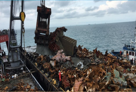 马来西亚CAI JUN 3沙船沉船水下抽油及清障打捞